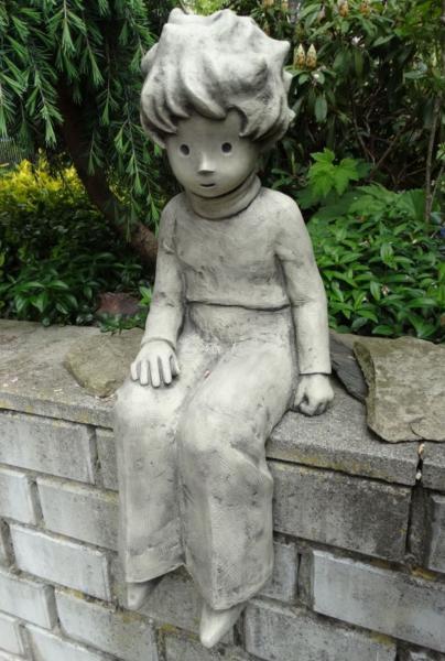 DER KLEINE PRINZ als Kantenhocker | Antoine de Saint-Exupéry©